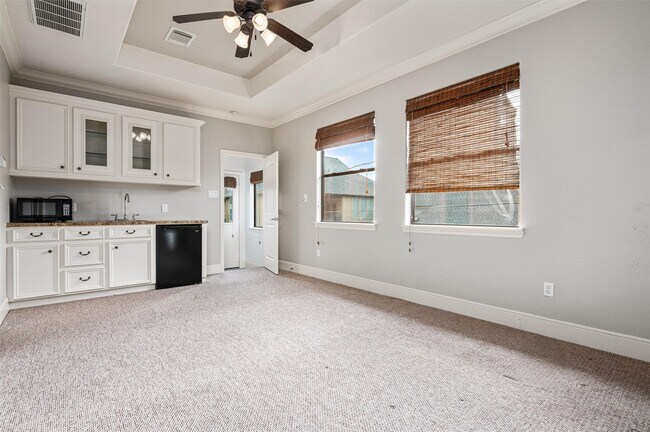 Building Photo - 4523 Maple St