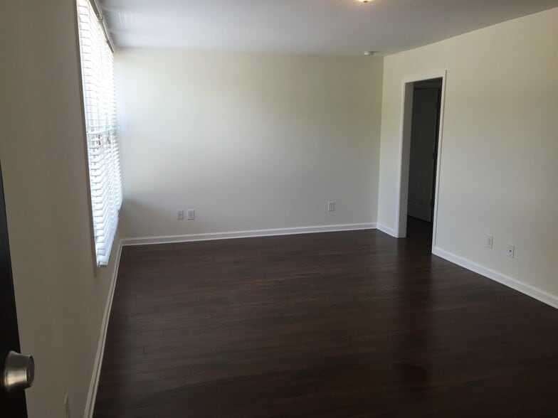 Building Photo - 3831 W End Ave