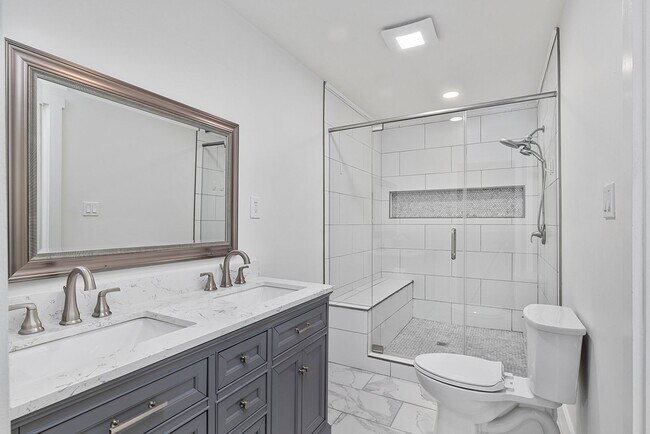 Building Photo - Beautifully Updated 3/2 w/ Large Fenced Backyard, Minutes From ATL Airport and Woodward Academy