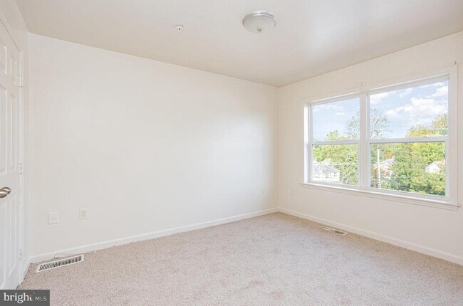 Building Photo - 5235 Crowson Ave