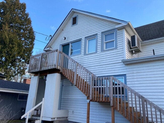 Building Photo - 777 W 10th Ave
