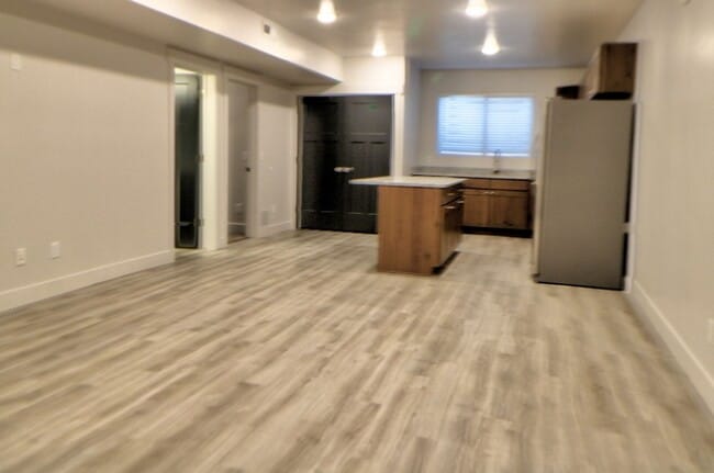 Building Photo - 2 Bedroom 1 Bathroom Apartment