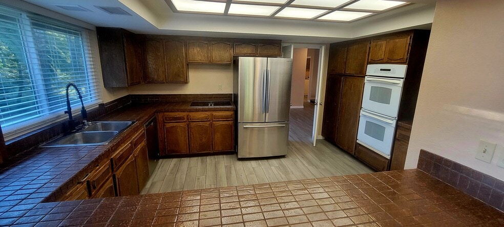 Kitchen - 16139 Ladera Piedra Way