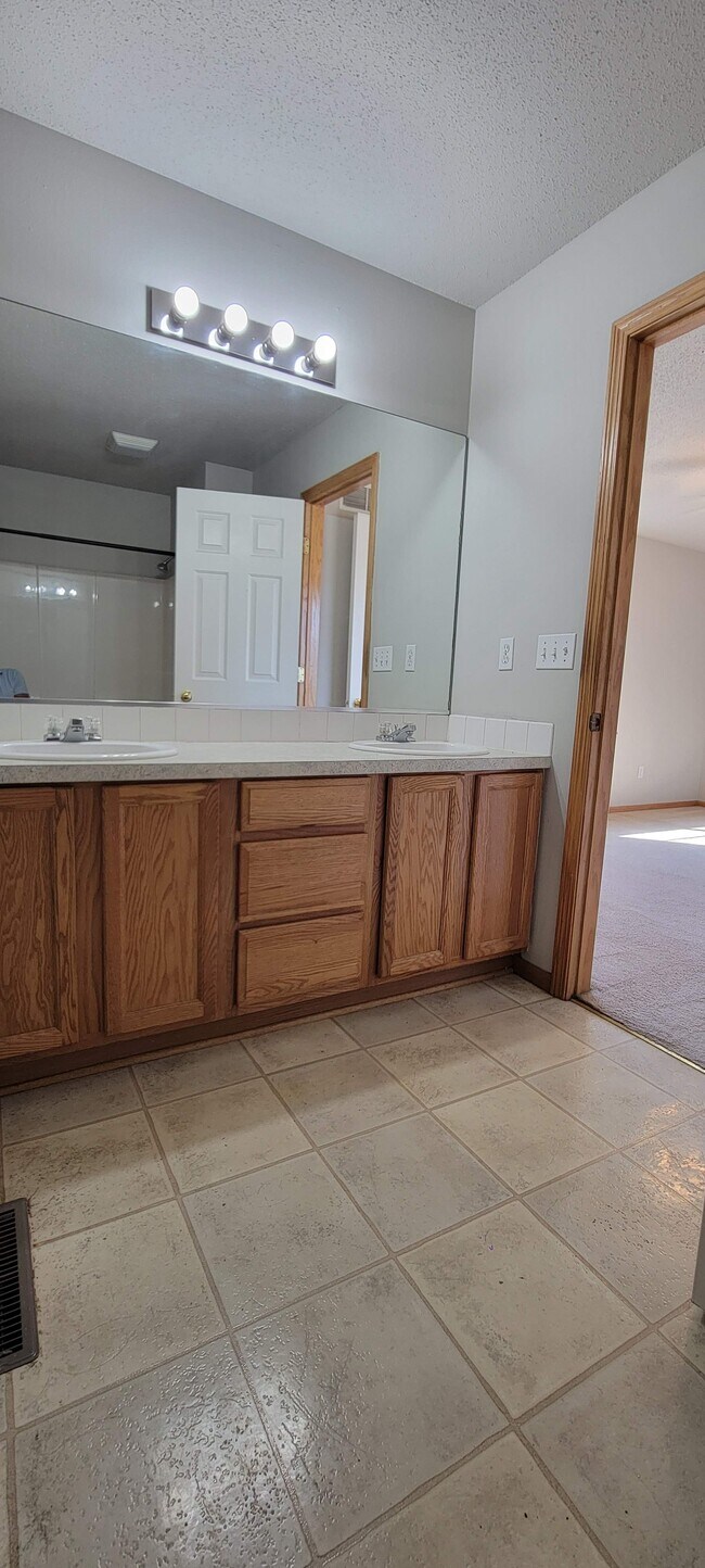 Building Photo - 2165 Copper Wynd Dr