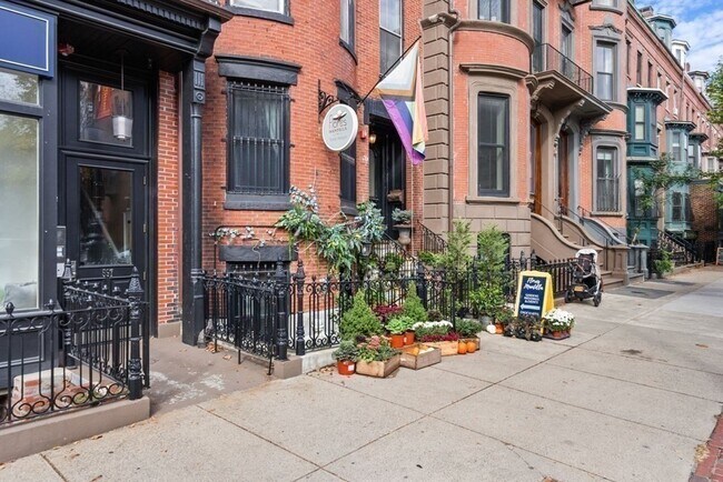 Building Photo - 597 Tremont St