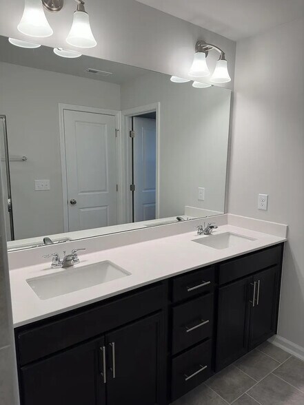 Building Photo - Room in Townhome on Kasota Ln