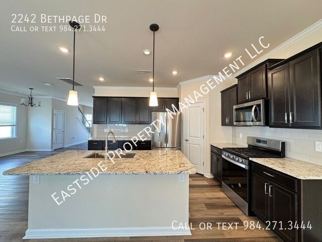 Building Photo - 2242 Bethpage Dr