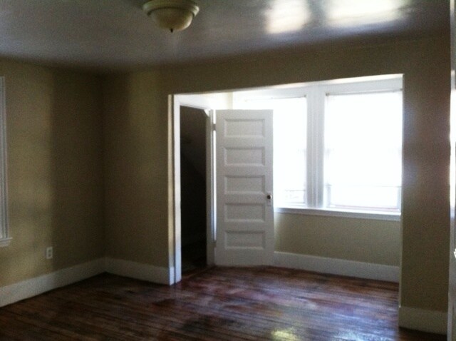Building Photo - 11 Glade Ave