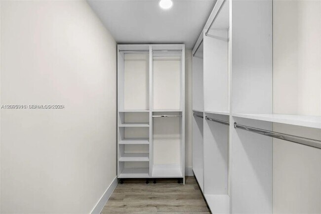 Building Photo - 331 W 40th Pl