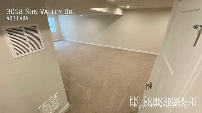 Building Photo - 3058 Sun Valley Dr