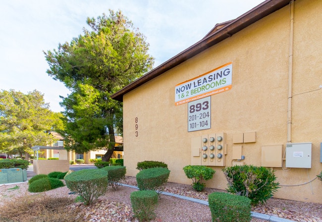 Building Photo - Casa de Alicia West