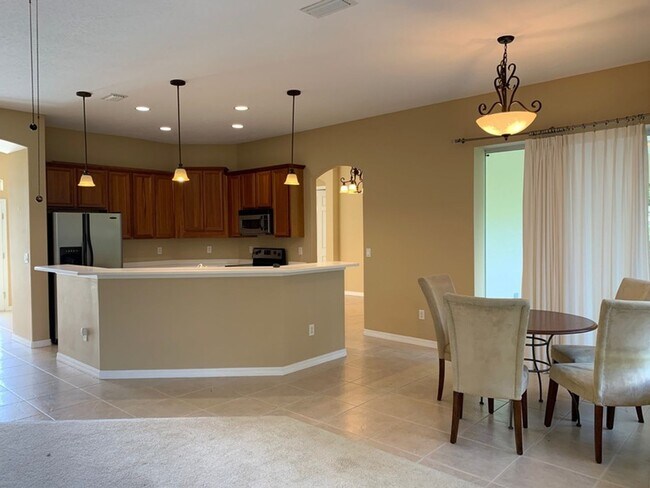 Building Photo - Gated Community 4 Bedroom 3 Bath on Cul-de...