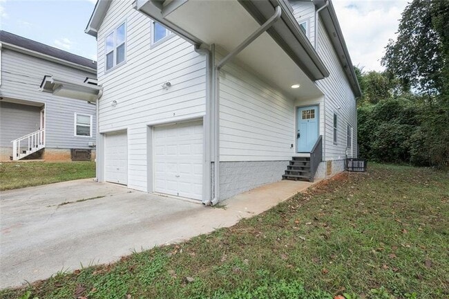 Building Photo - 2027 Lois Pl NW