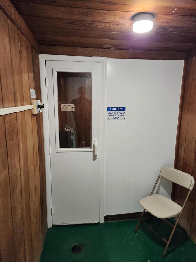 Building Photo - 600 Village Green Ct