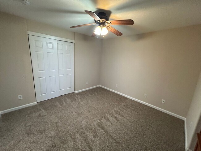 Building Photo - Beautiful 4 Bedroom, 2.5 Bath Deer Valley ...