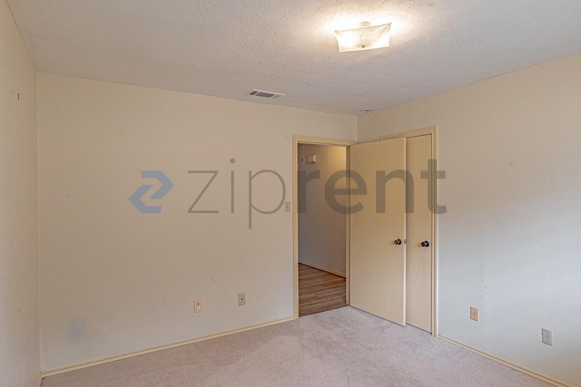 Building Photo - 10 Cypress Ct