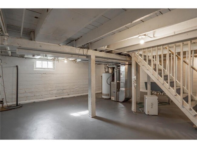 Building Photo - 1002 Lowry Ave N