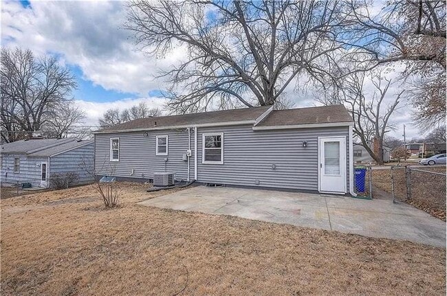 Building Photo - 7405 Glenwood Ln