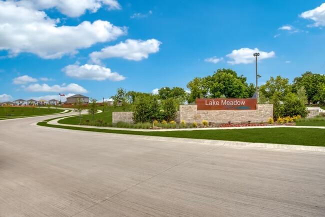 Building Photo - 613 Grenada Lk Dr
