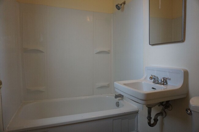 Building Photo - Nice 3 Bedroom West Valley Family Home
