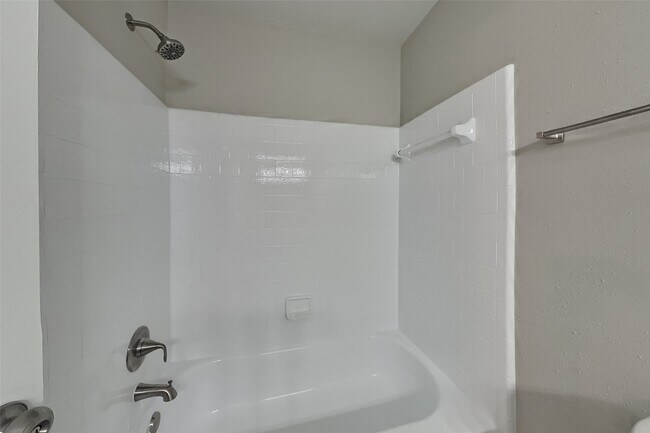 Building Photo - 9214 Palm Shores Dr