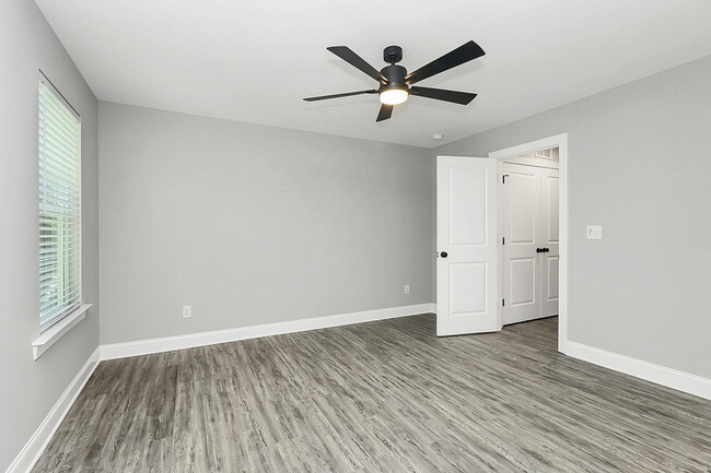 Building Photo - 911 Yellowstone Dr