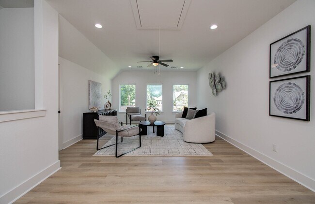 Building Photo - 1802 Rollingwood Dr