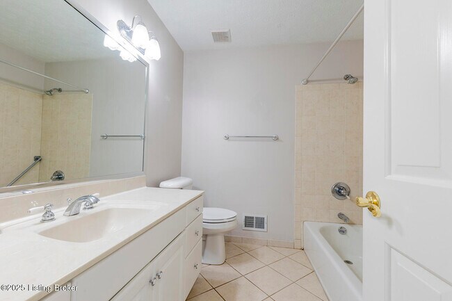 Building Photo - 2901 Creekside Dr