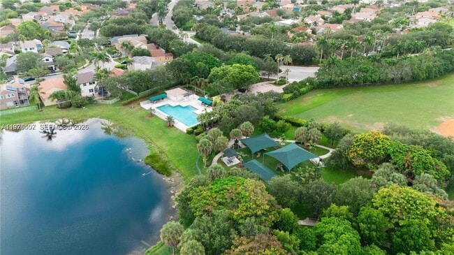 Building Photo - 922 Falling Water Rd