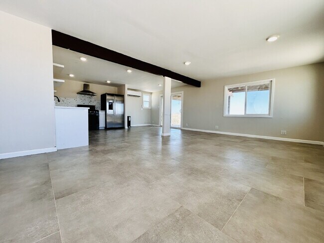 Building Photo - Quiet 2 bd House Surrounded by Open Desert