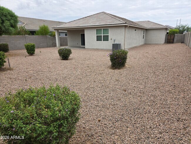 Building Photo - 24673 Alfalfa Dr