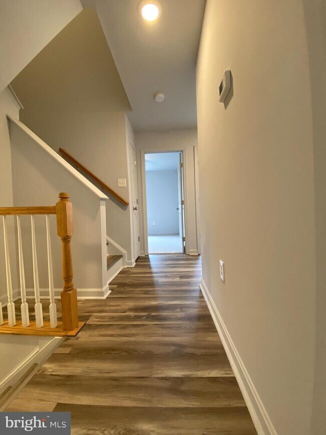 Building Photo - 5147 Mallards Landing Dr