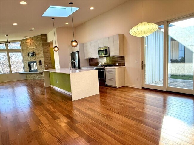 Building Photo - 416 Starlight Vlg Lp