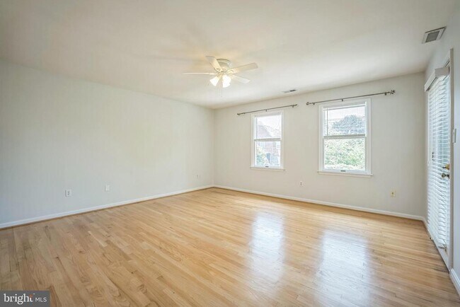 Building Photo - 7330 Lewinsville Park Ct