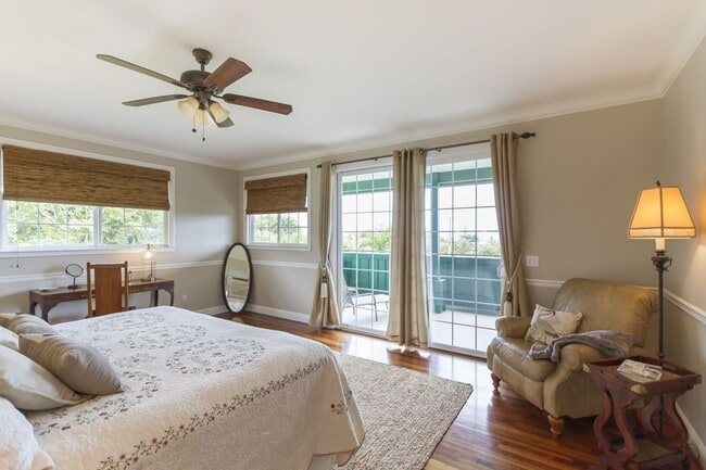 Building Photo - Estate on 1 acre 3 bedroom 2.5 baths and attached 2 car garage