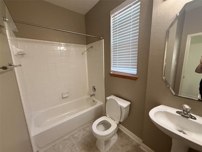 Building Photo - 1511 Homewood Cir