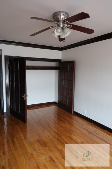 Building Photo - 846 W Montrose Ave
