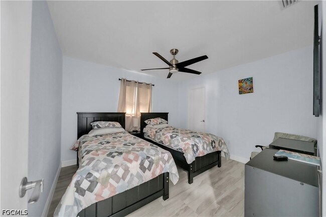 Building Photo - 299 Rotonda Cir