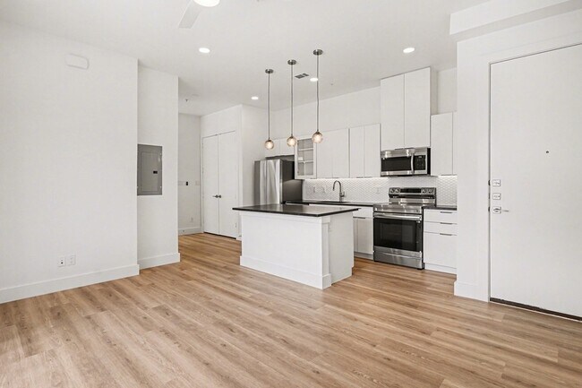 Building Photo - 2217 N Fitzhugh Ave