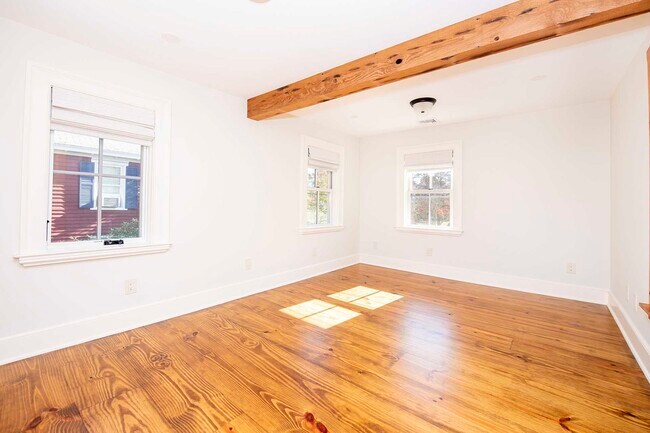 Building Photo - 39 MERRITT Ave