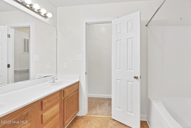 Building Photo - 1008 Springwood Dr