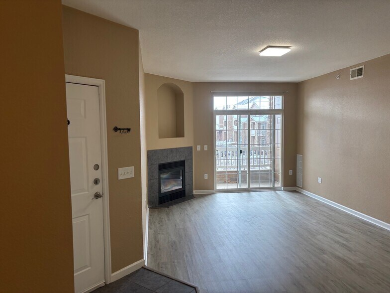 Building Photo - 7440 S Blackhawk St