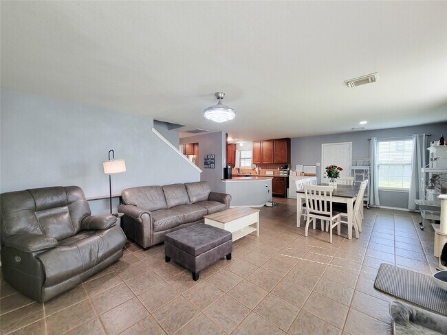 Building Photo - 18235 Valebluff Ln