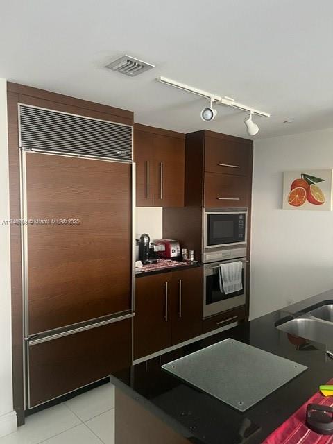 Building Photo - 495 Brickell Ave