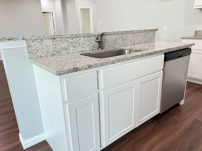 Building Photo - Lovely home for rent in Ennis, TX!