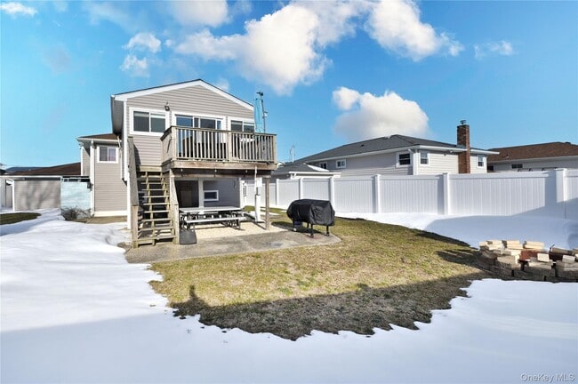 Building Photo - 3485 Riverside Dr