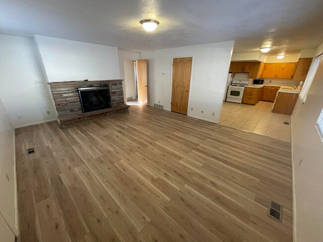 Building Photo - 1415 280 E