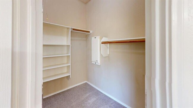 Building Photo - 1716 Rosenborough Ln S