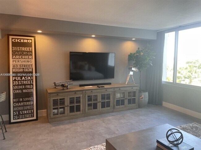 Building Photo - 1000 West Ave