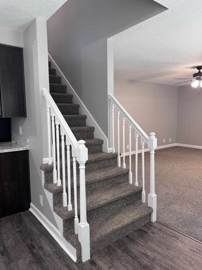 Building Photo - 130 Shady Maple Dr